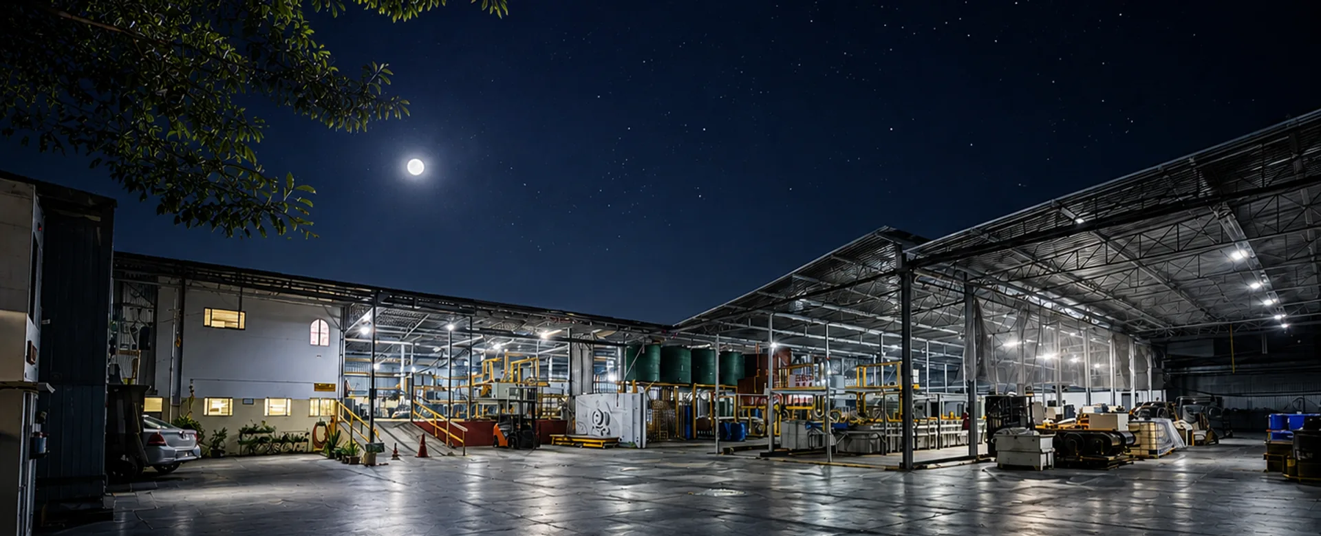 Vista da unidade industrial da Artec em São Paulo, com escritório, galpões e áreas de produção iluminadas