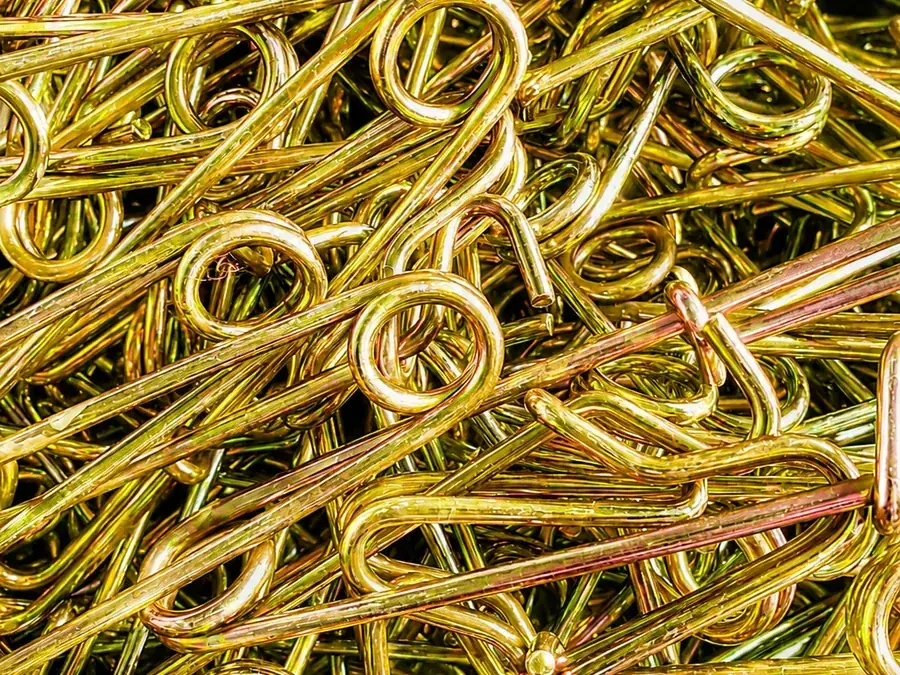 Peças de arame conformado com zincagem amarela iridescente